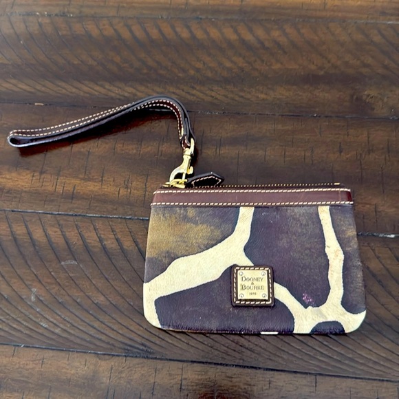 Elevate your style with this chic Dooney & Bourke Camouflage Brown Wristlet - Picture 1 of 4